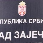 Zaječarac pokušao da se zapali ispred Gradske Skupštine (VIDEO)