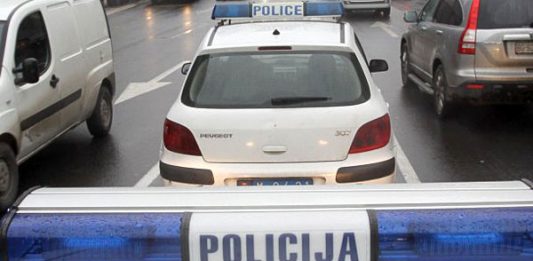 Policijski auto