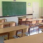 Prazna školska klupa