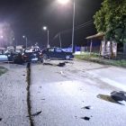 Dve osobe povređene, oštećena četiri vozila u teškoj saobraćajnoj nezgodi