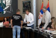 U Boru uručeni ugovori za subvencionisanje poljoprivrednih mašina za obradu zemljišta i skidanje useva
