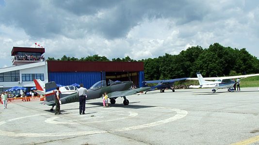 Veliki aero skup na borskom Aerodromu Aerodrom u Boru
