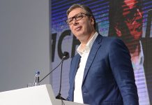 Vučić: Srednjoškolcima po 10.000 dinara