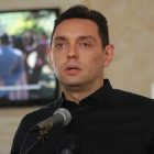 Vulin uručio guseničara za lakši ulazak osoba sa invaliditetom u Policijsku upravu Bor