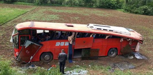 Autobus „Niš ekspresa“ sleteo sa puta