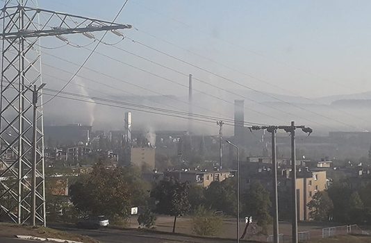 Vazduh u Boru i danas JAKO ZAGAĐEN, fotografije grada pod dimom preplavile društvene mreže
