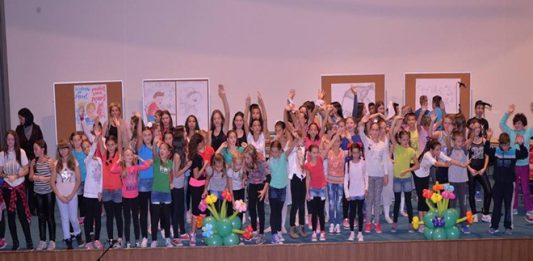Priredbom „Školski dani“ proslavljen Dan škole „3. oktobar“