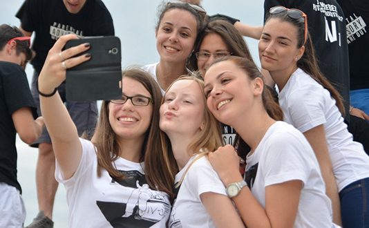 Satnica maturantskog plesa u Boru i koncerta Amedeus benda