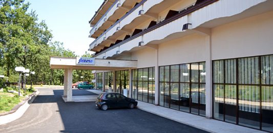 Hotel „Jezero“ ponovo radi hotel jezero borsko jezero bor