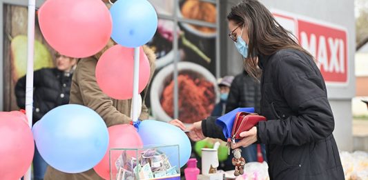 Humanitarni bazar za pomoć Stefanu Mirosavljeviću okupio veliki broj Borana
