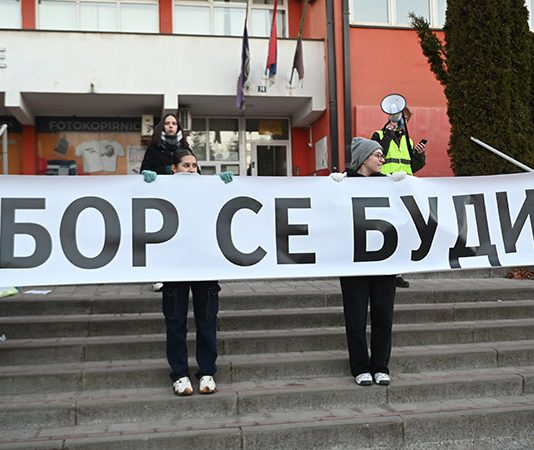 „Školski čas u zadnji čas“, akcija podrške studenata prosvetarima održana u Boru