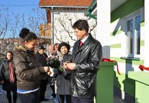 Keli dobila novu kuću za Božić Keli Genčić dobila novu kuću
