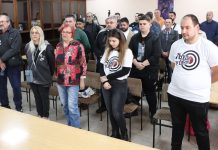 „Ljudi u centru“: Sećanje na nastradale, 16. minuta tišine, pa razgovor o situaciju u Boru