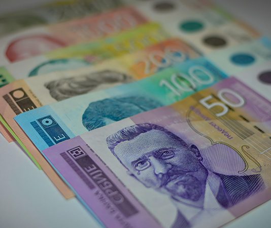 RZS: Prosečna neto zarada za januar u Srbiji 118.429 dinara, kod preduzetnika značajno manja