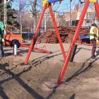 Izvođač omanuo: Skinuta nova podloga u parkiću