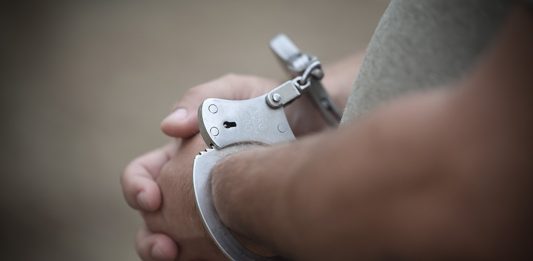 Uhapšen zbog oružja: U džepu nosio pištolj sa metkom u cevi
