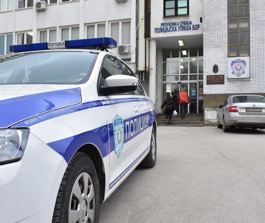 Pretresom kuće, policija pronašla ručne bombe, pištolj, municiju i delove za oružje