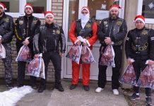 Humani borski bajkeri: Članovi Moto kluba “MC Road Guardian” darivali najmlađe u Brezoniku i na Kršu