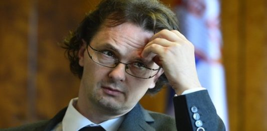I povećanje plata i otpuštanja u prosveti
