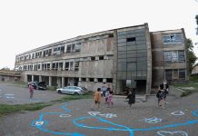 Grad Bor obezbedio privremeno rešenje za stanare stare škole; porodice ga neće