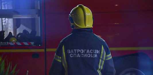 Izgoreo putnički automobil u požaru